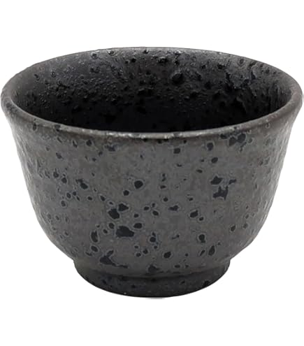 Amazon.co.jp: うつわ魯庵 瀬戸焼 「 加藤唐三郎 」 ぐい呑 黄瀬戸