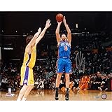NBA New York Knicksダニーロ・ガリナリブルージャージージャンプショットvs. Lakers写真、6 x 20インチ