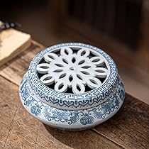 イノシシ型香合　干支香合　レア　希少　香を収納する蓋付きの小さな容器　陶器製？ イノシシ型香合 干支香合 レア 希少 香を収納する蓋付きの小さな容器