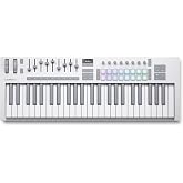 Novation Launchkey 49 ホワイト MK4 USB MIDI キーボードコントローラー | USB、49個のセミウェイトキー、ホワイト、ポリフォニックアフタータッチ付きパッド16個、フェーダー9個、ピッチ/Modホイール、OLEDデ