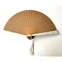 Amazon.co.jp: 白檀 透かし彫り 木製扇子 : ファッション