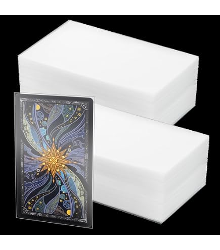Ultra PRO - Donjons & Dragons Book of Many Things 70 ct Pochettes de protection pour cartes de tarot avec pochette de protection transparente Ultra Pro pour cartes de tarot 70 mm Ultra PRO - Donjons & Dragons Book of Many Things 70 ct Pochettes de protection pour cartes de tarot avec pochette de protection transparente Ultra Pro pour cartes de tarot 70 mm