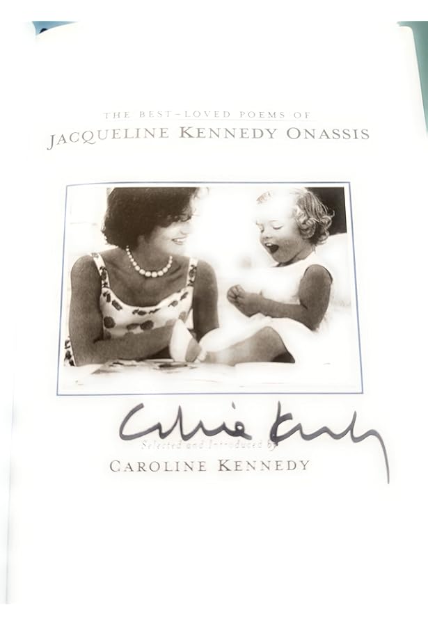 She Walks in Beauty: A Woman's Journey Through Poems : Kennedy