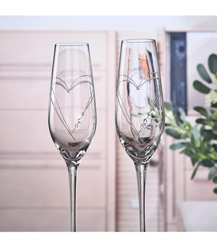 Bicchieri Di Vino a Cristallo Immagine Stock - Immagine di cocktail