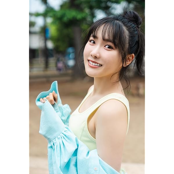Amazon.co.jp: 野中ここな 1st写真集 うたかた : 野中 ここな: 本