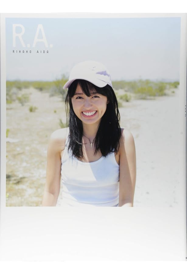 Amazon.co.jp: 諏訪ななか1st写真集 7ct -Nanacarat- : 諏訪 ななか: 本