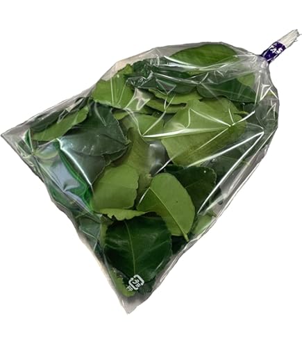 Amazon.co.jp: 生野菜 バイマックル こぶみかんの葉 1パック(約5g 10