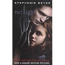 Twilight : Meyer, Stephenie: Amazon.sg: Books