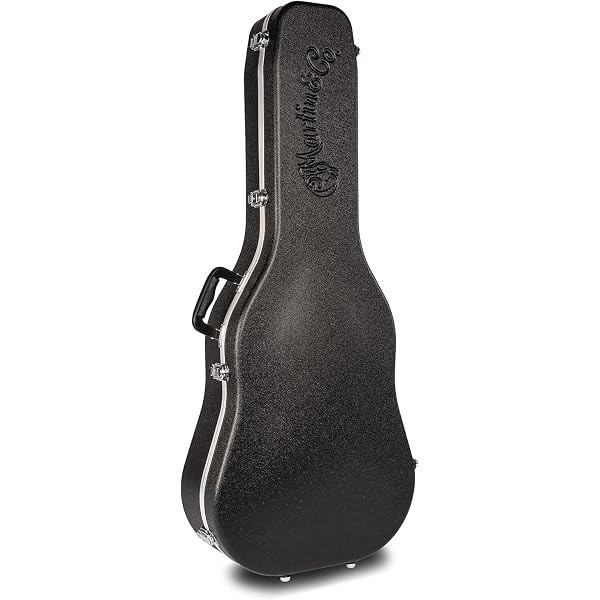 Amazon | Martin Molded Hardshell Case – 000 14-Fret 12D0004
