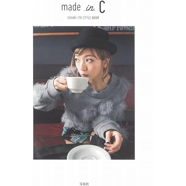 Amazon.co.jp: 伊藤千晃 フォトブック CHEERS : 伊藤 千晃: 本