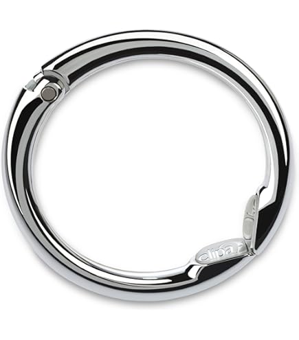 コペンハーゲン発の人気ジュエリーブランド、ソフィ ビル ブラーエ。創業デザイナーに聞く、15の質問 | Vogue Japan Scifimpのベルベット素材を使用したL字型のジュエリーオーガナイザーは、最大50個の指輪を収納できます。コンパクトで洗練されたデ