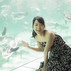 深川麻衣の人気壁紙画像 水族館のペンギン水槽前