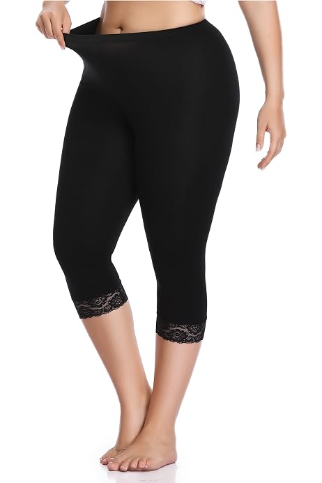 Plus Size Lace Trim Capri Leggings 