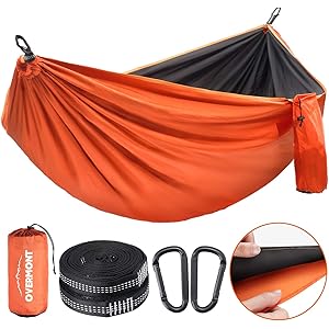 Overmont ハンモック 二層生地 両面使用 最大耐荷重400㎏ 18+1ノード数デイジーチェーン式ベルト 2人使用可 パラシュート 約270×140cm 引き裂き防止ハンモック たるみ防止 伸張しないハンモック 収納袋付き カラビナ付き 野営 ハイキング アウトドア キャンプ用品 庭遊び/ベランダ/バルコニー用