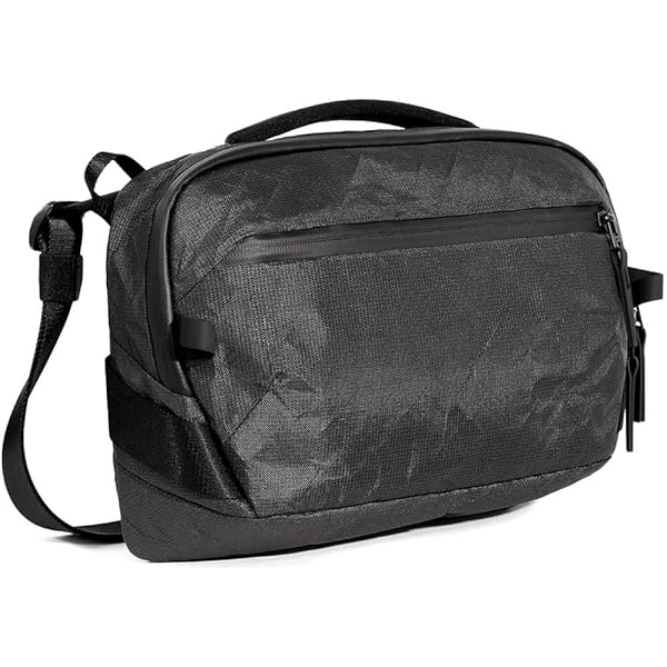 極上美品　AER スリングバッグ　ブラック ！ Amazon | Aer 29074 スリングバッグ Day Sling 4 Max X-PAC メンズ