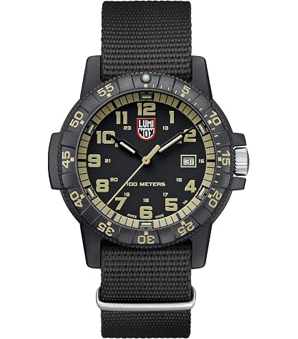 Amazon.co.jp: Luminox メンズ 壁掛け時計 時計 Big.40, ブラック
