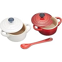 ル・クルーゼ(Le Creuset) 耐熱容器 ペア・プチ・ココット (スプーン付き) チェリーレッド ホワイトラスター 耐熱 耐冷 電子レンジ オーブン 対応 結婚祝い 記念日 ブライダル ギフト プレゼント 引出物 【日本正規販売品】