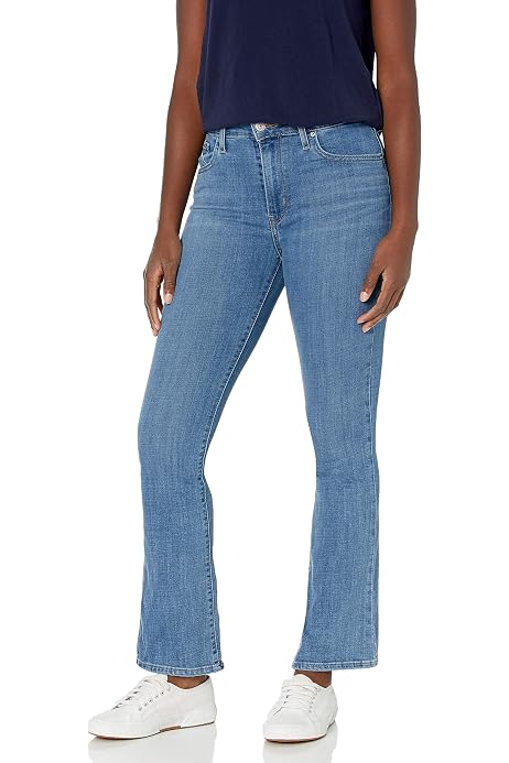 Levi's Women's Classic Straight Jeans 