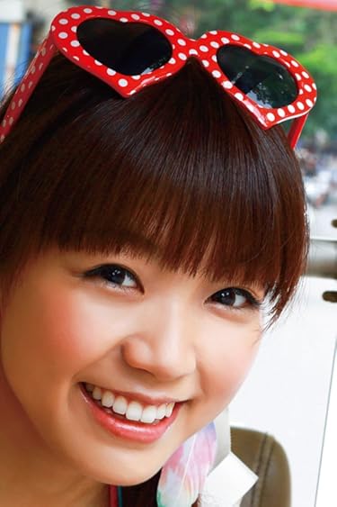 女性声優 - ハート型のサングラスを頭に乗せた三森すずこさん