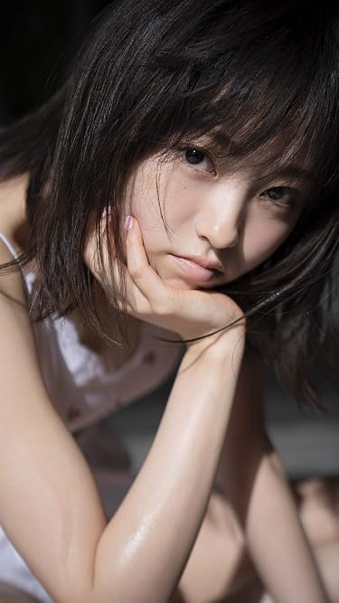 女性アイドルグループ - 頬杖で睨み