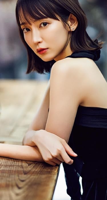 吉岡里帆  iPhone/Androidスマホ壁紙(744×1392)-1 - 東京カレンダー 2025年 10月号