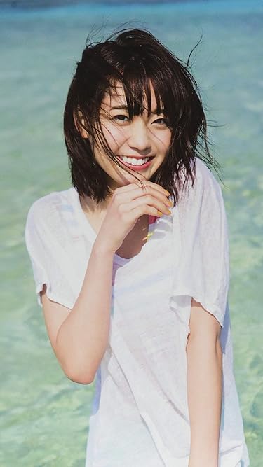 女性声優 - エメラルドグリーンの海で水遊び