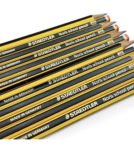 STAEDTLER Norica Set Da 101 Pezzi – Matite Grafite HB2 Preaffilate Con Gommini E Temperamatite – Legno Certificato FSC