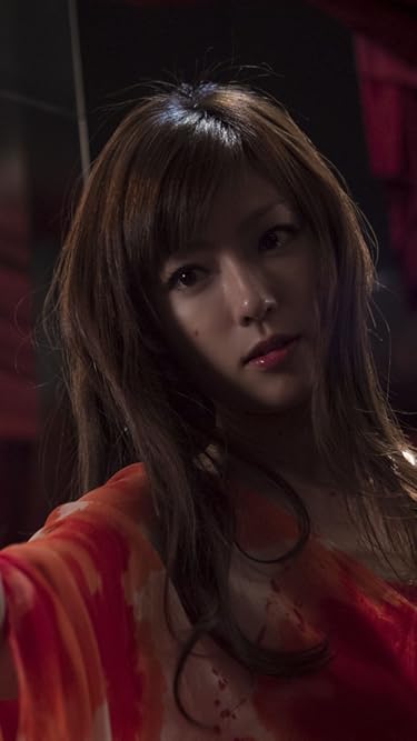 アプリゲームとコラボしたことのあるアニメや芸能人 - 返り血を浴びた西村麗子(深田恭子)