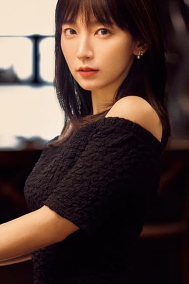 吉岡里帆  iPhone/Androidスマホ壁紙(640×960)-1 - 東京カレンダー 2023年 10月号