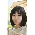 森七菜 iPhoneSE/5s/5c/5(640×1136)壁紙 ファースト写真集『Peace』笑顔で食事中 森七菜 iPhoneSE/5s/5c/5(640×1136)壁紙 ファースト写真集『Peace』笑顔で食事中