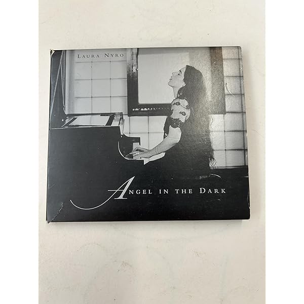 Amazon.co.jp: 抱擁(紙ジャケット仕様) - ローラ・ニーロ: ミュージック