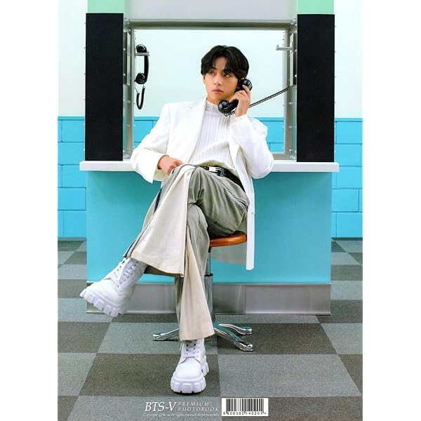Amazon.co.jp: BTS 写真集 BEHIND JAPAN EDITION: ミュージック