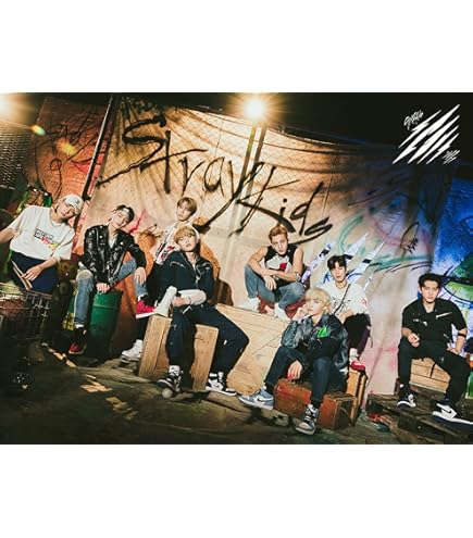 Straykids in playground 2nd フォトブック Stray Kids - Stray Kids The 2nd Photobook - STAY IN