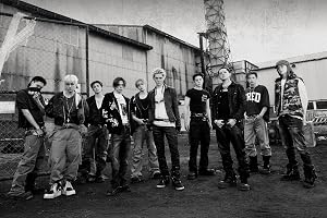 【Amazon.co.jp限定】TREASURE 4th MINI ALBUM [NEW WAV] RAW VER.10種セット（ミニAL(輸入盤/再販対象)） - TREASURE（特典：セルフィーフォトカード×10＋タブロイド紙+応募抽選特典シリアルコード付きポストカード×10+オリジナルフォトカードAmazon Ver.（絵柄E /メンバー別全10種よりランダム１種）×10）