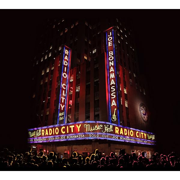 Amazon.co.jp: LIVE AT RADIO CITY MUS: ミュージック