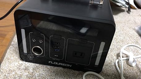Amazon Co Jp Floureon ポータブル電源 大容量 500wh 140400mah 家庭用蓄電池 純正弦波 液晶大画面表示 Ledライト付き ソーラー充電 Ac Dc Usb Type Cなど出力 Qc3 0搭載 Pd60w対応 コンパクト 車中泊 キャンプ 防災グッズ 停電時に 12ヶ月保証 日本語取扱説明書対応
