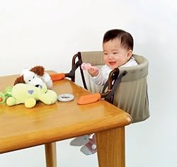 成長に合わせて使えるポータブルお食事チェアです。