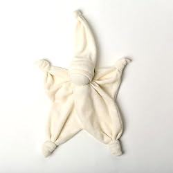 天然素材で作られた手作りで抱き心地の良い人形です。