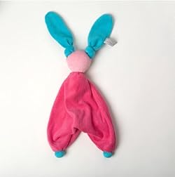 天然素材で作られた手作りで抱き心地の良い人形です。