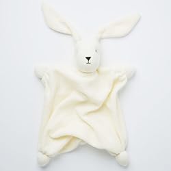 天然素材で作られた手作りのヨーロッパ人形