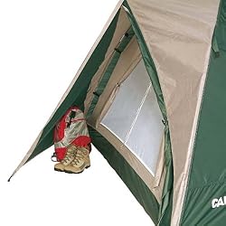 前後に出入口兼用の荷物室を装備