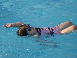 普通の浮き輪と違って、泳げるようになる! 