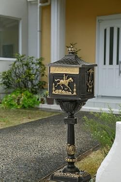 アンティーク風のメールボックスで華やかな玄関に