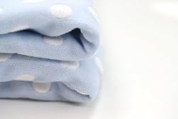 夏はさらりとした肌触り、冬はしっかり空気を包み込む