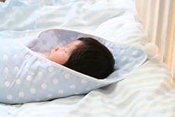 6重ガーゼがしっとりとベビーを抱きしめる