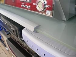 スチールラックやガラステーブルのエッジ部分に