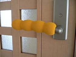 ドアノブレバーに差し込むだけ