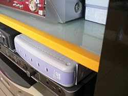 スチールラックやガラステーブルのエッジ部分に