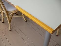 テーブルの脚や柱の角などに