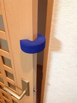 お子様が指をはさむ前に